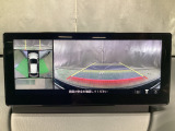 狭い場所での駐車やすれ違いなどでより的確な運転操作に役立つ360&deg;ビューモニターが装備されています。