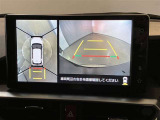 映像で見づらい車両周辺の確認をアシスト。クルマを真上から見ているような映像を表示。 運転席から確認しにくい車両周囲の状況を把握。