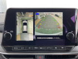 アラウンドビューモニター搭載。上から見下ろしたように液晶に映るのでスムーズな駐車をサポートします。
