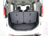 広い開口幅のおかげで大きな荷物も出し入れ楽々。更にシートを倒せば大容量♪