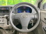 インテリアに合わせたデザインのステアリングは、運転される方のことも考え、運転しやすい形状、大きさです。是非一度、実際に触ってお確かめください。