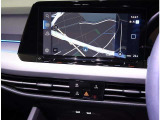 VW純正インフォティメントシステム「DiscoverPro」大変使いやすいタッチパネル型ナビゲーションでETC2.0とエンブレム内蔵バックカメラが付いています。