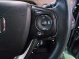 ハンドル右側にはクルーズコントロールのスイッチが装備され運転中の操作も安心して行えます!