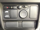 【パワースライドドア】スマートキーや運転席のスイッチでスライドドアの開閉が可能♪電動だから力を入れてドアを開ける必要が無く、小さいお子様でも、重い荷物を持っている時もラクに開け閉めできます♪