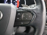 レーダークルーズコントロール(全車速追従機能付)が装備されています。高速道路で定速走行だけでなく、0km/hから約100km/hの広い範囲で先行車との車間距離を適切に保ちながら追従走行ができます。