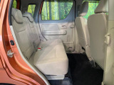 後部座席も気になるようなキズ・汚れやへたり等、大きなダメージはなく、良好な状態です。