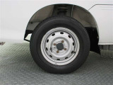 タイヤサイズは 145/80R12です。