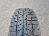 ほぼ新品のスタッドレスタイヤです