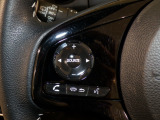【ステアリングリモコン】ステアリングにオーディオ調節可能なスイッチが装備されていますので運転中でも視線をそらさずにオーディオの調節が可能です!