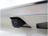 バックカメラが付いているので後方確認が非常にしやすいです。今や運転初心者も熟練者も必須装備!ついていて損はないですね♪