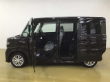 開口部が広く、乗り降りのしやすいお車です