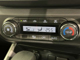 オートエアコン付きなので一度、気温を設定すれば自動的に過ごし易い温度に調整してくれますよ。 車内をいつでも快適空間にしてくれます。