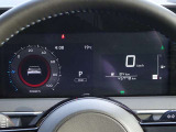【メーターパネル】素早く車の情報が読み取れる、視認性に優れたシンプルなデザインのメーターパネルです。