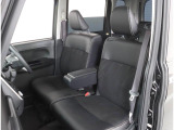 長時間の運転も疲れにくいフロントシート!体をしっかり支えてくれて運転がしやすい形状です!