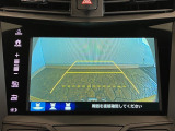 【バックカメラ】リバースにするだけで映ります、後方の安全確認や、狭い駐車場での車庫入れ、雨の日や夜間など視界の悪い時に便利です!安全にバックする為には欠かせない装備です。