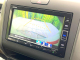 【バックカメラ】駐車時に後方がリアルタイム映像で確認できます。大型商業施設や立体駐車場での駐車時や、夜間のバック時に大活躍!運転スキルに関わらず、今や必須となった装備のひとつです!