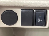 【シートヒーター】寒い日に重宝するシートヒーター!エアコンより早く温まってくれるので寒がりの人も安心ですね♪エアコンの温風は乾燥するから苦手、という方にもをおすすめです。