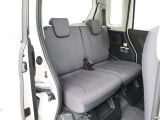 座り心地良好な後席です! 足元も広々としてます♪