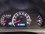 とっても見やすいメーターです。夜間時はラグジュアリーな気分にさせてくれる照明が魅力ですので、夜のドライブも楽しみになりますよ♪