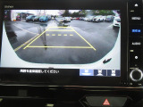 ギヤをRに入れるとナビの画面に後ろの映像が映るリヤカメラ付!後退時の安全確認やコンディションの悪い視界でもカラーバックモニターがドライバーをサポート☆☆☆