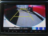 ギヤをRに入れるとナビの画面に後ろの映像が映るリヤカメラ付!後退時の安全確認やコンディションの悪い視界でもカラーバックモニターがドライバーをサポート☆☆☆