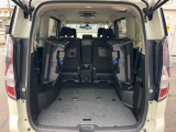後席を格納すると、これだけの広さが!シーンに合わせたシートアレンジで、大きな荷物も積むことが出来ます♪