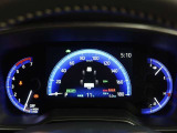 とっても見やすいメーターです。夜間時はラグジュアリーな気分にさせてくれる照明が魅力ですので、夜のドライブも楽しみになりますよ♪