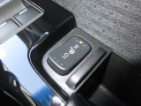 運転席&助手席シートヒーターが付いてます。寒い冬でもスイッチONで座面をあたたかくして、ドライブをさらに快適にしてくれます。HIとLOの2段階に温度設定が可能です。