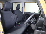 シート位置が高く広くて使いやすい室内空間です。ガラスが大きいので開放感があり、視界が良いので運転しやすいです♪