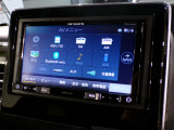 CD、DVD、Bluetooth、AM、FM、AUX、スマートフォン接続ができます。