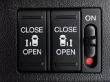 運転席からもスライドドアをボタン操作でスピーディーに開閉できます!またスマートキーでも操作できるので便利です。
