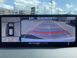 狭い場所での駐車やすれ違いなどでより的確な運転操作に役立つ360&deg;ビューモニターが装備されています。