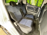 後部座席も気になるようなキズ・汚れやへたり等、大きなダメージはなく、良好な状態です。