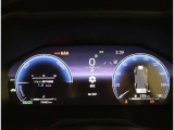 とっても見やすいメーターです。夜間時はラグジュアリーな気分にさせてくれる照明が魅力ですので、夜のドライブも楽しみになりますよ♪