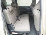 後部座席も広々しているため乗車時も快適です。 またスムーズに乗り降りが可能です。