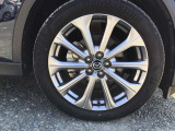 純正アルミホイール装着☆足回りが引き締まって見えてカッコいいですね☆