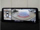 【360&deg;ビュー・モニタースイッチ】低速走行時や駐停車時に車両周辺の状況をセンターディスプレイに表示することで、ドライバーの安全確認を補助してくれます。