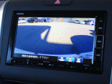 バックをするとき自動でリアの様子が映る『リアカメラ』付き!画面で確認しながらバックができますから安心ですね。でも、目視も大切ですよ!安全第一でお願いします!