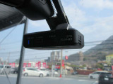 【ドライブレコーダー】万が一に!!いくら安全運転していても、事故に巻き込まれることもあります。万が一のときに証拠として使えます。4万円近くかかるドライブレコーダーが最初から付いてます☆