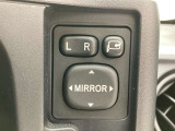 電動格納ミラースイッチです。