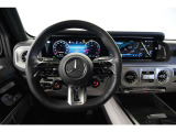 ナッパレザーを用いたAMGパフォーマンスステアリングが運転中も高揚感をもたらせてくれます。