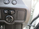 ドアミラーの鏡面の調節、格納は運転席からすべて操作できます!
