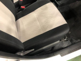 痛みの出やすい運転席シートの角、フロアマット、座面、ともに良好です