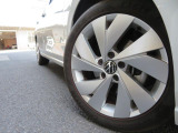 17インチ純正アルミホイールが装着されています