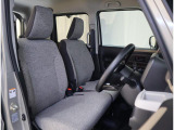 シート位置が高く広くて使いやすい室内空間です。ガラスが大きいので開放感があり、視界が良いので運転しやすいです♪
