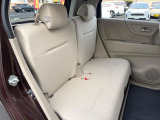 後部座席も気になるようなキズ・汚れやへたり等、大きなダメージはなく、良好な状態です。