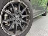【18インチアルミホイール】外観にマッチしたアルミホイールを装着しております。各種アルミホイールや、スタッドレスタイヤも取扱いしております。是非ご相談ください♪
