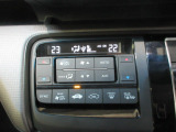オートエアコンは左右席で独立温度コントロールが可能です。運転席はキンキンに冷やして助手席はマイルドにと言った設定が可能です☆暑さ寒さでケンカすることもなくなりますね♪