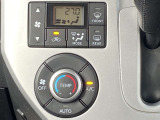 オートエアコン搭載車です。風量を自動で調節します。