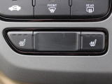 シートヒーター装備付き車!!座席に埋め込まれた電熱線によりシートを暖めることが出来る装備で、温めたられたシートは、寒い冬には最適です!!